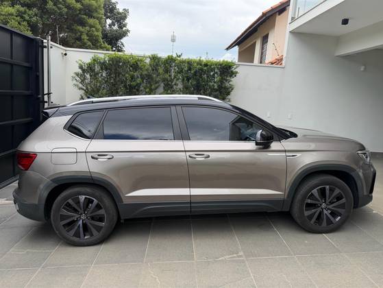 VOLKSWAGEN TAOS 1.4 250 TSI TOTAL FLEX HIGHLINE AUTOMÁTICO